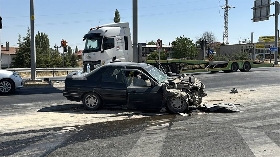 Konya-Aksaray yolunda kaza! Vince çarptı, 3 yaralı 2